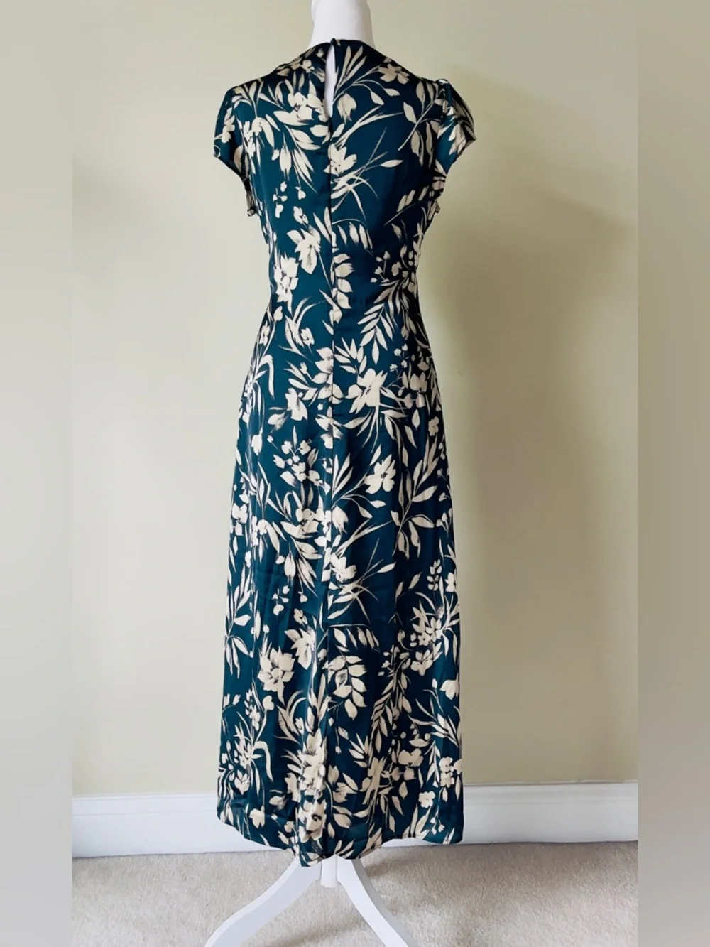 Petal & Pup Lisbeth Floral Cap Sleeve Satin Teal Floral Print Midi Dress NWOT - Picture 8 of 10